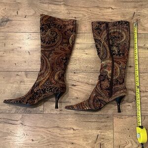 NWOT Velvet Paisley Patterned Tapestry Women's Boots
